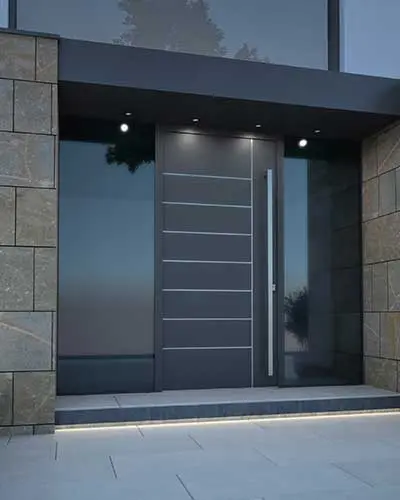 Haustüren – Dunkle moderne Haustür mit seitlichen Glasflächen